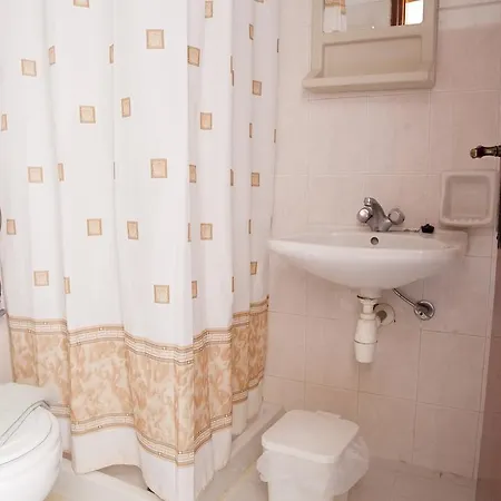 Bill & Mike Aparthotel 4*